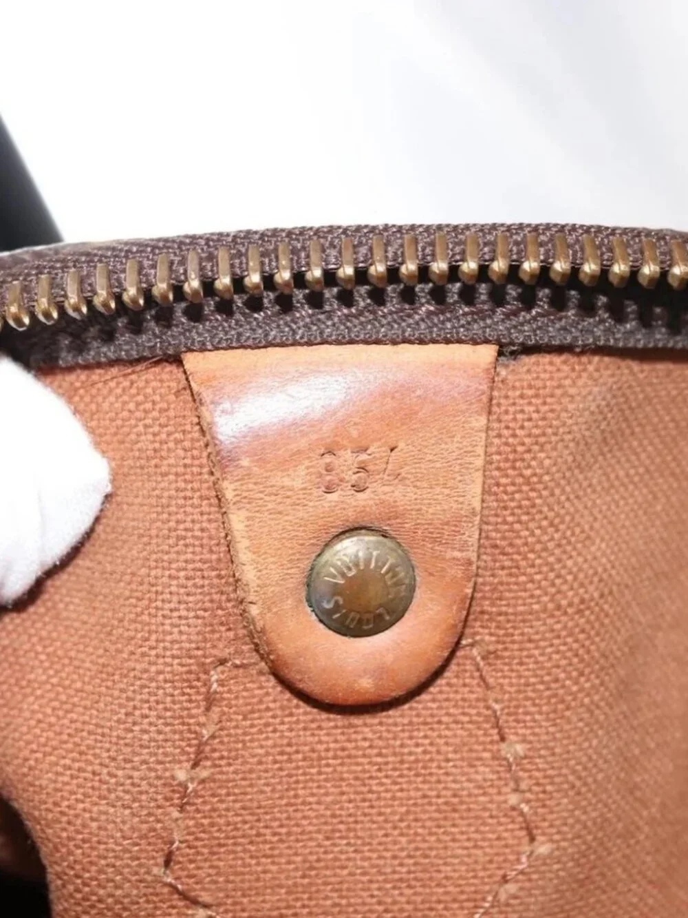 LOUIS VUITTON Monogram Speedy 40 Hand Bag - Picture 15 of 16